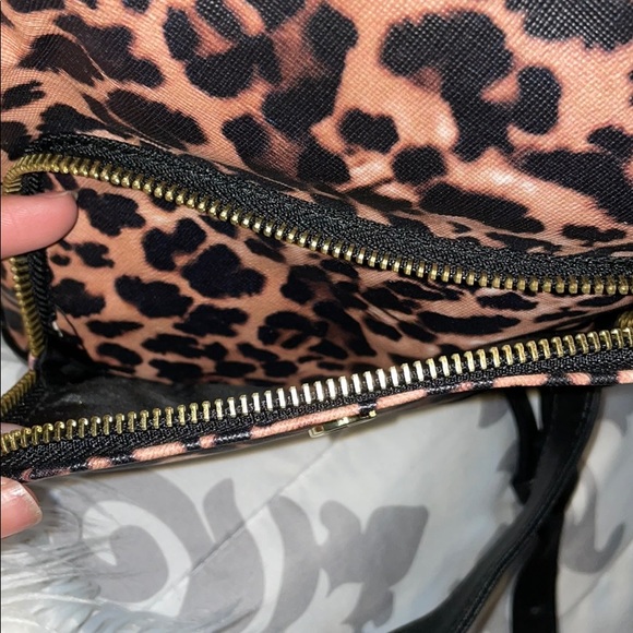 Guess cheetah mini backpack & card holder - Picture 4 of 7
